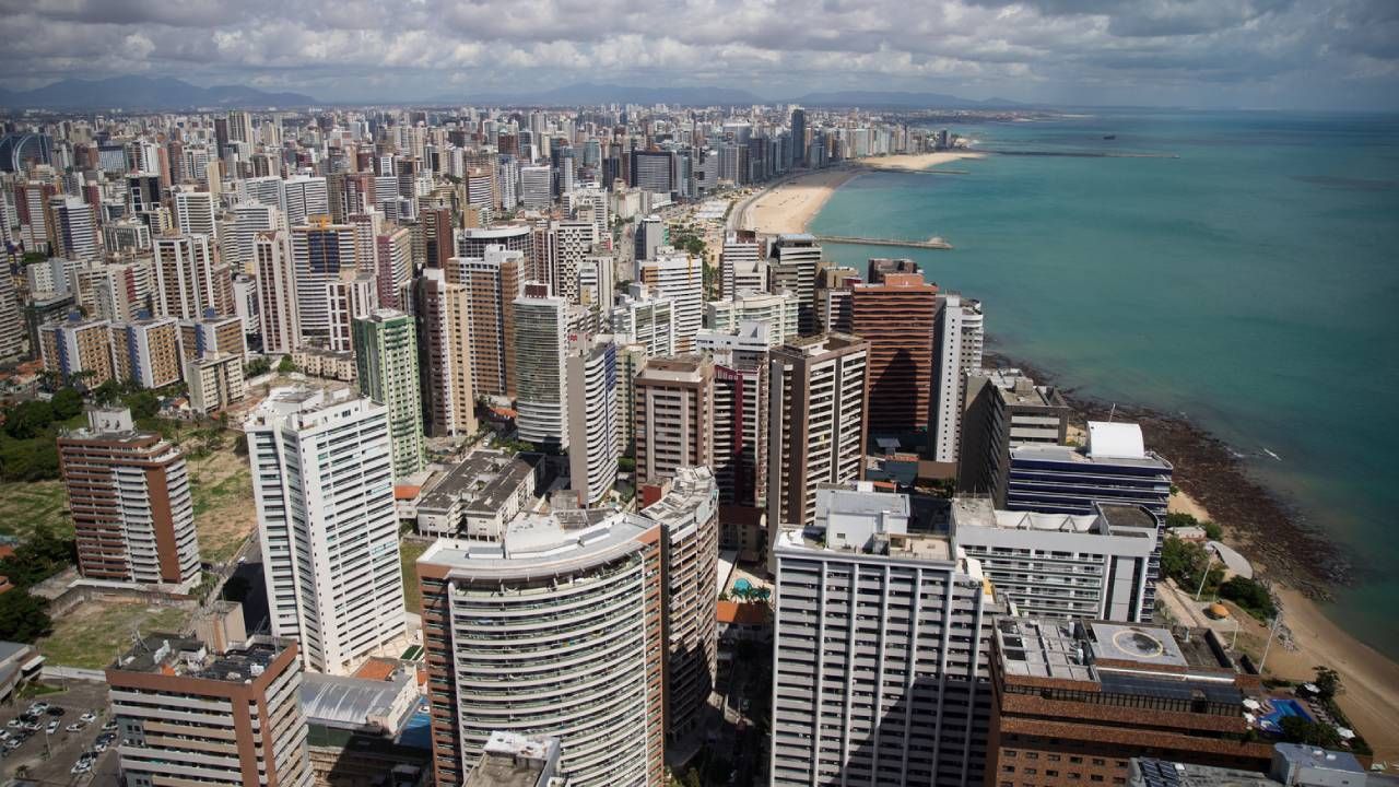 Fortaleza gera 82 mil empregos e lidera ranking da carteira assinada desde 2021