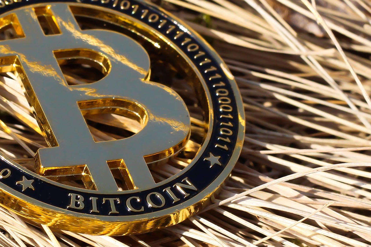 Fórum Econômico Mundial recomenda regulação global das criptomoedas
