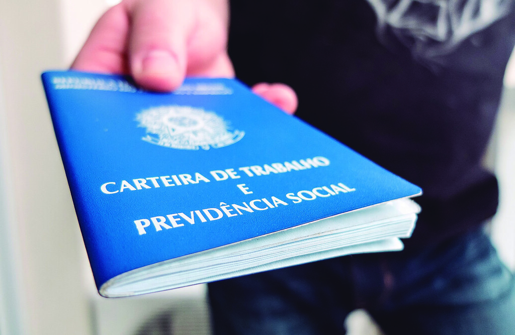 Salário baixo e estresse: 8 preocupações que aterrorizam a vida dos jovens