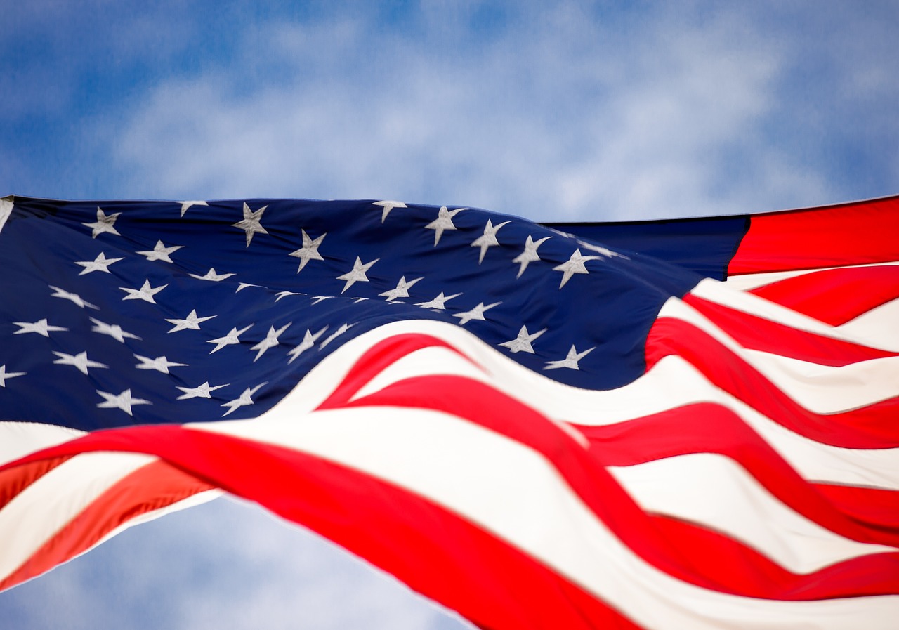 Brasileiros confiam mais nos EUA do que os próprios americanos, aponta pesquisa