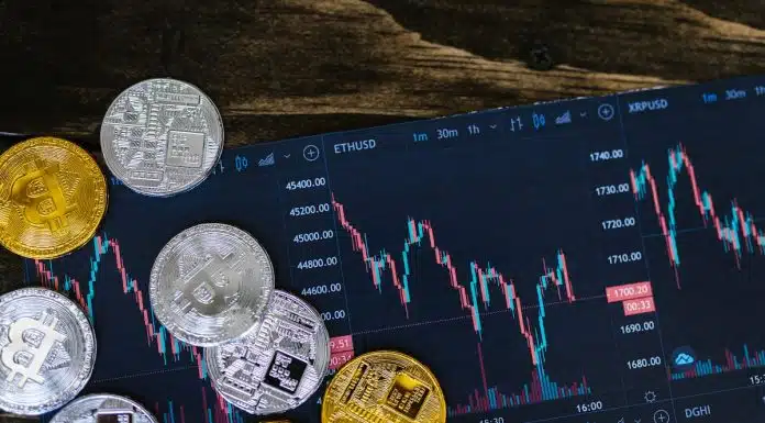 Corretora implora para que clientes saquem suas criptomoedas