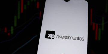 XP lança conta global com cartão de débito