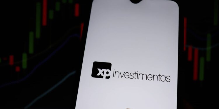 XP lança conta global com cartão de débito