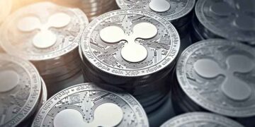 XRP cai 5% após nova investida da SEC; Bitcoin recua antes de inflação dos EUA
