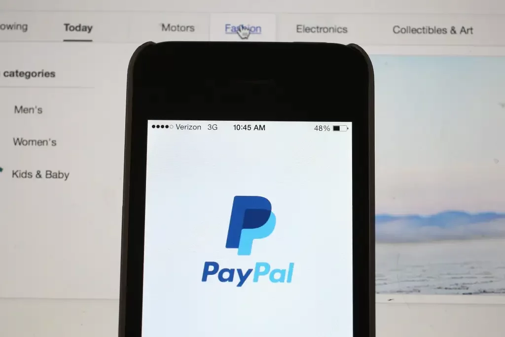PayPal avança em cripto e lança stablecoin lastreada em dólar