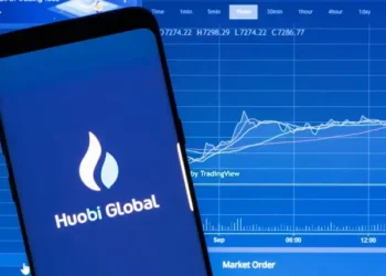 Corretora Huobi enfrenta onda de saques em meio a rumores sobre prisões de executivos