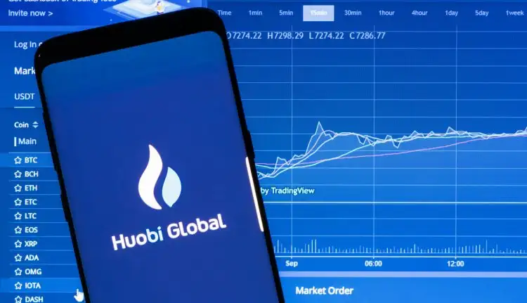 Corretora Huobi enfrenta onda de saques em meio a rumores sobre prisões de executivos