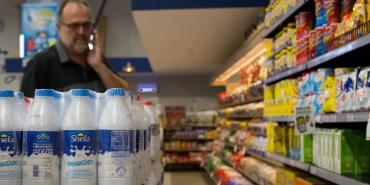 Vendas no varejo do Brasil frustram expectativas e ficam estáveis em junho