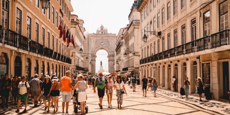 Franquia de arquitetura e obras em Portugal atrai brasileiros com lucro mensal de € 14 mil