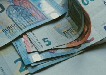 Euro: Moeda está à beira do desastre final, enquanto BCE faz apostas arriscadas
