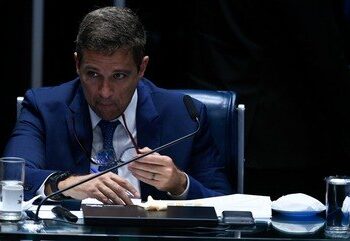 Conter parcelamento sem juros pode frear retomada da economia brasileira, diz especialista