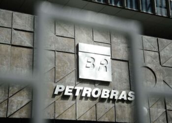 Petrobras eleva querosene de aviação em 21,4%; terceira alta mensal seguida