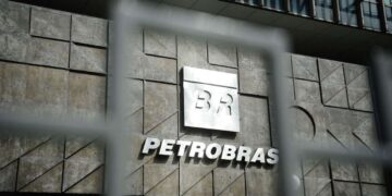 Petrobras eleva querosene de aviação em 21,4%; terceira alta mensal seguida
