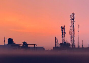 Petróleo sobe após Arábia Saudita e Rússia estenderem cortes de produção até o fim do ano