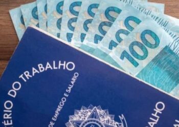 O que é o décimo terceiro salário? Quem recebe?