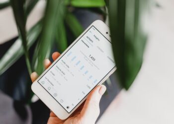 B3 recomenda checar histórico e estipular penalidades antes de contratar influenciadores