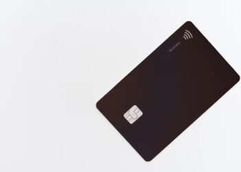 Como o projeto que limita os juros do rotativo do cartão pode afetar as empresas da Bolsa?