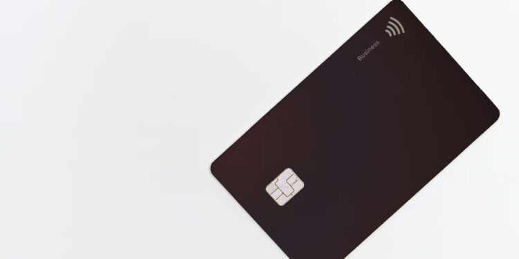 Como o projeto que limita os juros do rotativo do cartão pode afetar as empresas da Bolsa?