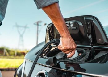 EUA destinam US$ 12 bilhões para incentivar transição a veículos elétricos