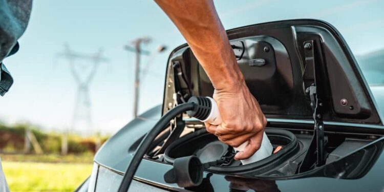 EUA destinam US$ 12 bilhões para incentivar transição a veículos elétricos