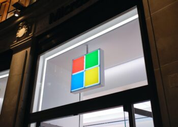 Microsoft considerou investir bilhões de dólares na Apple para competir com o Google
