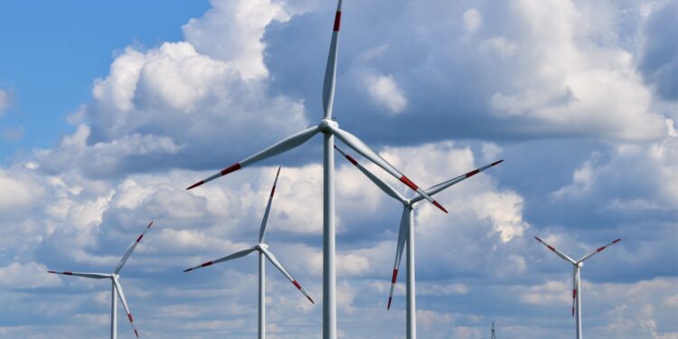 Investimento de R$ 6 bilhões vai gerar energia éolica e três mil empregos na Bahia