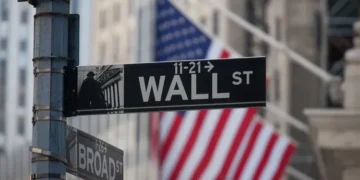 Como ficam os investimentos em ações dos EUA e Treasuries após Fed manter taxa de juros?