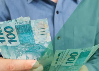 Metade dos brasileiros está otimista com o futuro, mas só 1/4 avalia bem o presente, mostra CNI