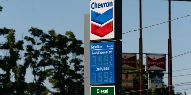Fusões e aquisições nos EUA somam US$ 140 bi em outubro com negócios da Exxon e Chevron