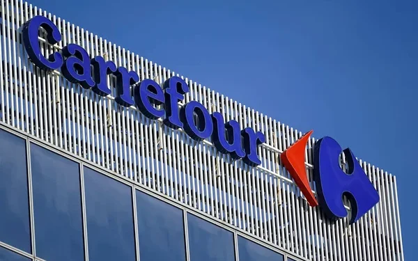 Carrefour Brasil tem lucro de R$132 mi no 3° tri, queda de 59% ano a ano