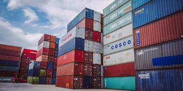 Gargalos e burocracia: imposto de carbono da UE entra em vigor hoje