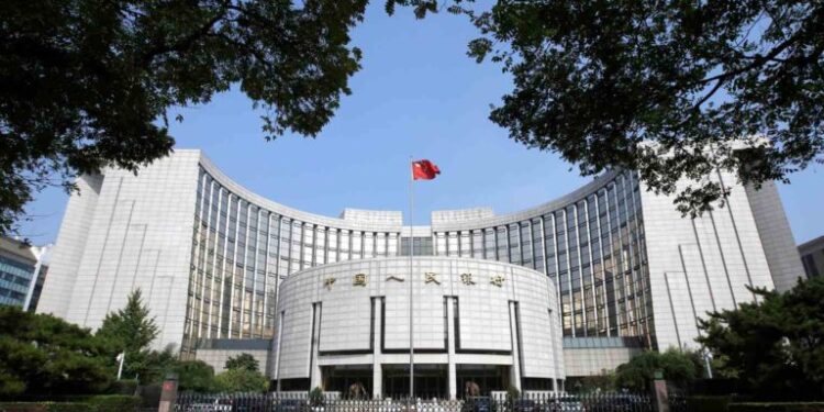 China estimula economia com redução de juros da taxa RRR em 7,4%