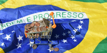 Na reta final de 2023, economia brasileira dá sinais de perda de fôlego