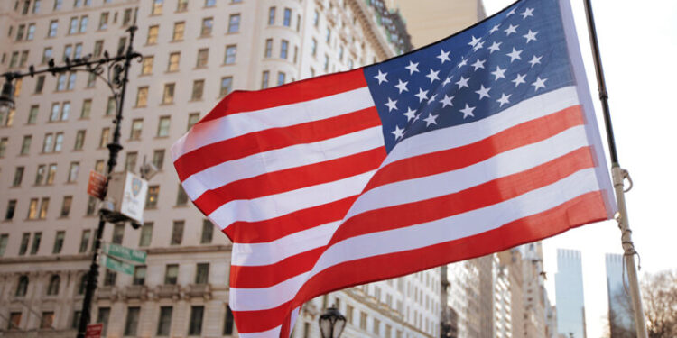 Atividade econômica dos EUA estabiliza, mas ainda é cedo para ‘cantar vitória’ sobre inflação
