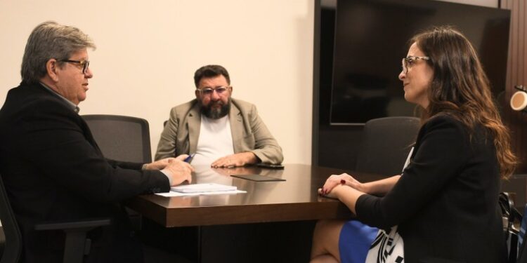 João Azevêdo recebe cônsul da Argentina para discutir investimentos na Paraíba