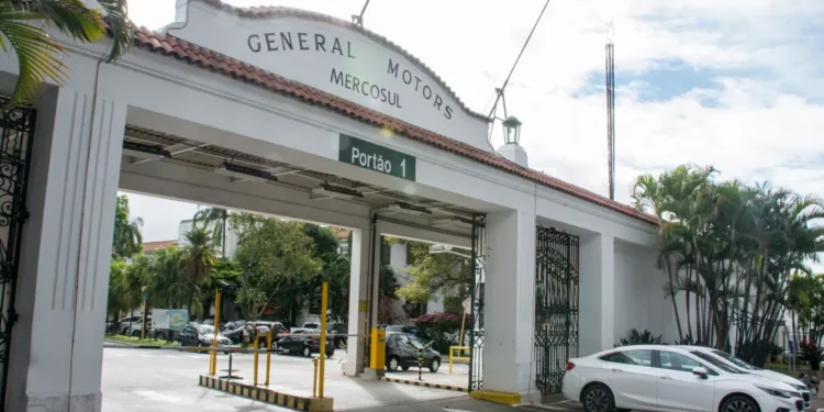 General Motors fica no Brasil e pode investir em híbridos