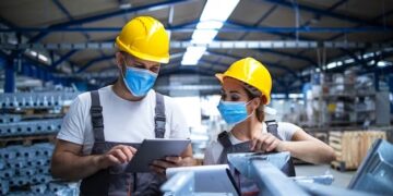 Na contramão de outros setores da economia, a indústria não sai do lugar