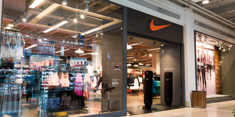 Após anúncio de guidance e redução de gastos, Nike tem a queda de ações mais expressiva desde 1997