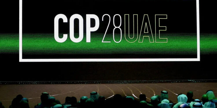 COP28 termina com acordo histórico para transição de fósseis