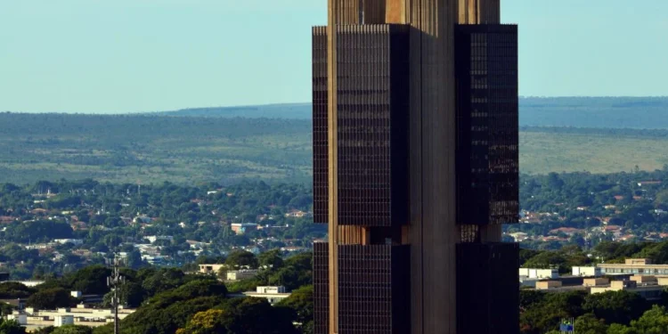 BC prevê economia brasileira menos ociosa em 2024