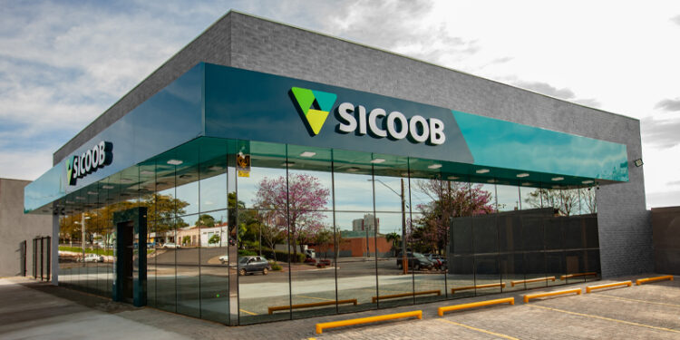 Sicoob lança super app com consignado digital e ferramenta de gestão financeira