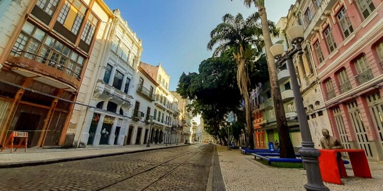 Crescimento da economia é um dos desafios de Pernambuco, aponta TGI