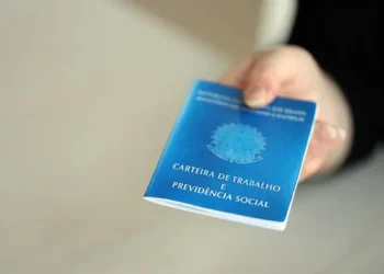 Desemprego no trimestre com fim em novembro cai para 7,5% e tem menor índice desde 2015