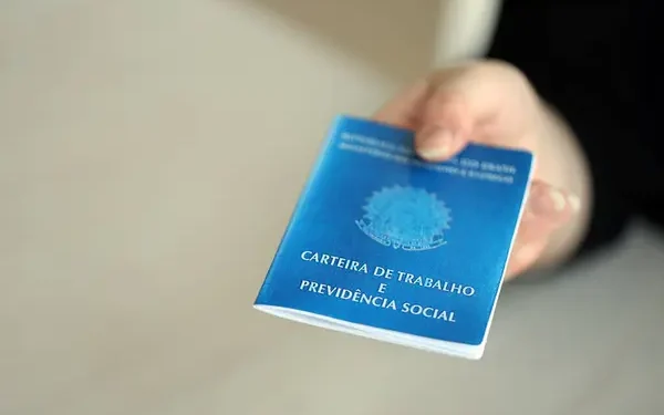 Desemprego no trimestre com fim em novembro cai para 7,5% e tem menor índice desde 2015
