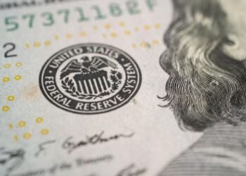 Patrimônio das famílias nos EUA cai, assim como valor de mercado de ações, diz Fed