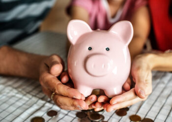 Como organizar as ‘pilhas de contas’ que estão por vir e começar 2024 no azul?