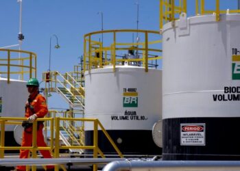 Dividendos: Petrobras ajusta valores; veja novos números
