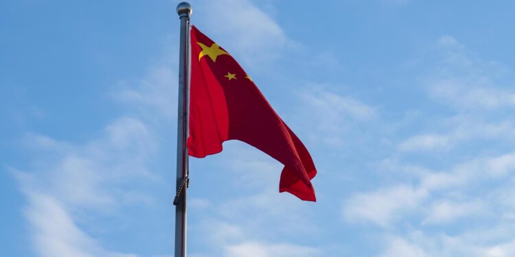 Hora de voltar para a China? Queda de 60% no preço de ações atrai investidores