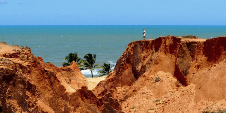Ceará assina contrato com Ministério do Turismo para investir R$ 28 mi em infraestrutura no Interior