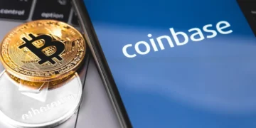 ETFs de bitcoin geram ganhos e riscos para plataforma cripto Coinbase